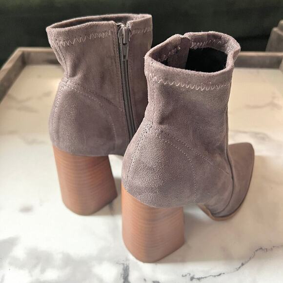 Steve Madden Gray Suede Touchdown Booties Size 6 - Picture 6 of 10